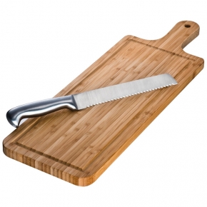 Tabla de corte de bambú con cuchillo.