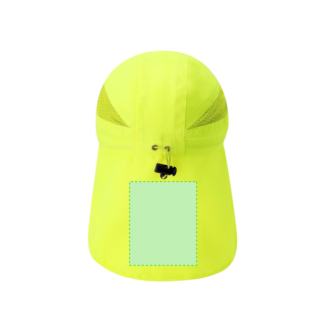 Gorra deportiva de poliéster fluorescente con perfil reflectante en visera, solapa protectora de cuello y cierre elástico