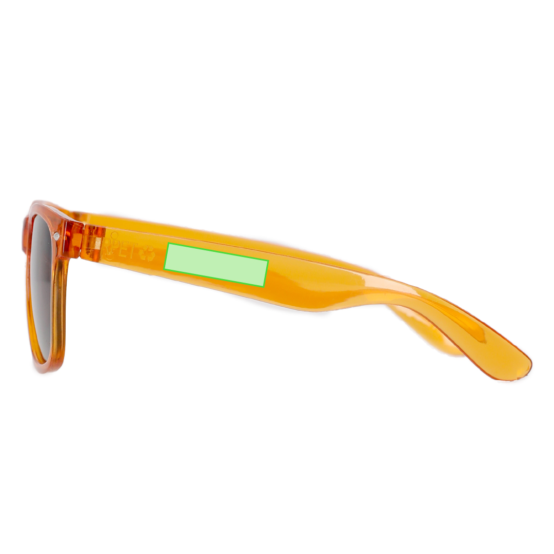 Gafas de sol UV400 en RPET con montura translúcida, detalles metálicos y distintivo RPET en patilla — lentes negro
