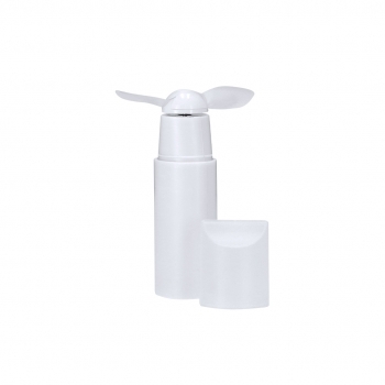 Ventilador portátil de ABS con capucha, 2 aspas plegables y botón on/off — alimentación a pilas 2xAAA (3,2x10,3 cm)