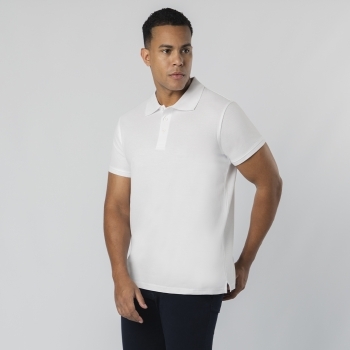 Polo Chaplin adulto blanco — 100% algodón Ring Spun piqué 200 g/m², tapeta 3 botones mate, ribetes y aperturas laterales