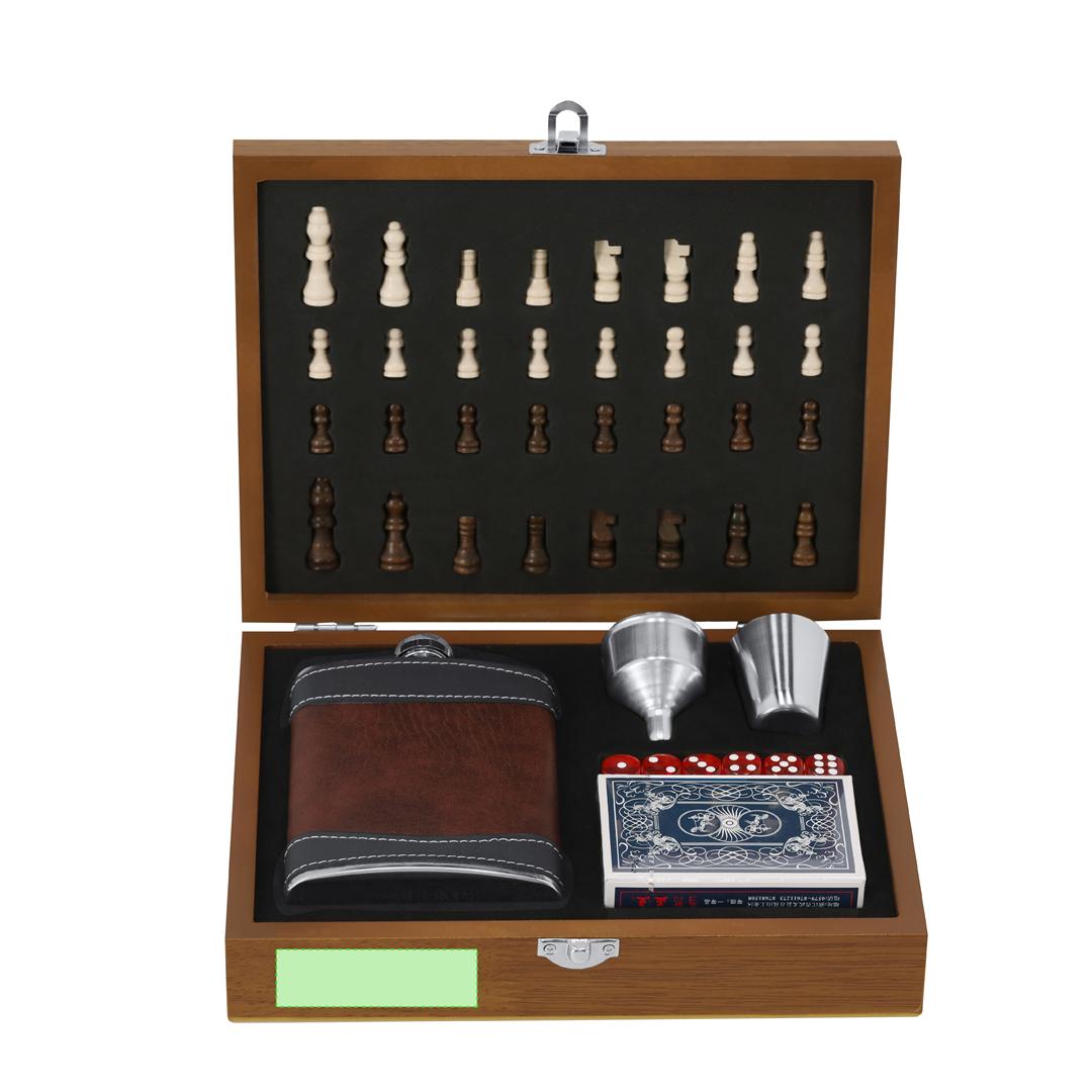 Set petaca de madera diseño tablero ajedrez 220 ml con 3 juegos incluidos