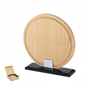 Placa trofeo de madera con disco de vidrio central y unión metálica plateada 16×17 cm