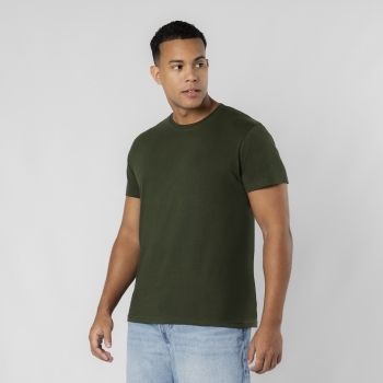 Camiseta Epika adulto en color — 100% algodón Ring Spun 150 g/m², tejido tubular con cuello canalé 1x1 y cubrecosturas